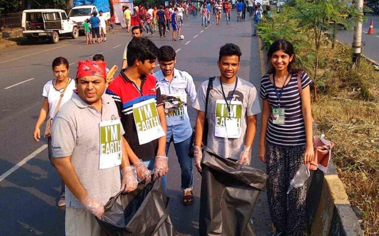 cleanup waste segregation volunteers earth5r mumbai india environmental ngo